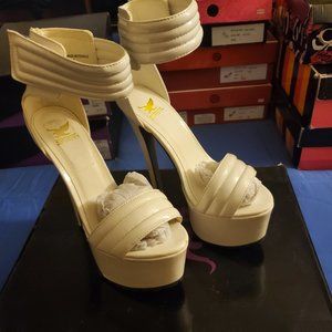 Shiekh Reed size 7 so sexy (BRAND NEW NEVER WORN)